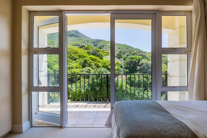 To Let 4 Bedroom Property for Rent in Hout Bay Western Cape